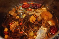 茶樹菇蓮子紅棗雞腳湯的做法 步骤4