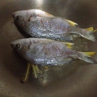 黃翅魚醬油水的做法 步骤2