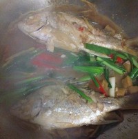 黃翅魚醬油水的做法 步骤3
