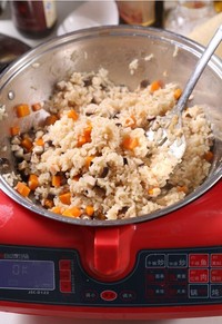 自動烹飪鍋做胡蘿卜香菇燜飯-捷賽私房菜的做法 步骤5