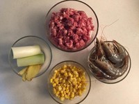 鮮肉蝦仁玉米餛飩的做法 步骤1