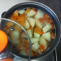 梨子枸杞甜湯的做法 步骤1