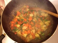 牛肉湯燴胡蘿卜土豆的做法 步骤5