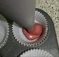 傳統紅絲絨杯子蛋糕（極軟無泡打粉）Red velvet cupcake的做法 步骤12