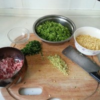 芹菜豬肉水餃的做法 步骤1