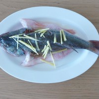 檸檬清蒸鱸魚（獨家）的做法 步骤2