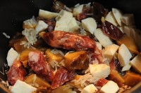 花菇臘腸芋頭燜飯的做法 步骤5
