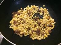 玉米炒碎肉----減肥的食譜的做法 步骤5
