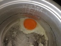 電飯煲番茄雞蛋面的做法 步骤2