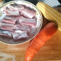 玉米排骨胡蘿卜湯(簡單版)的做法 步骤1