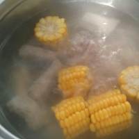 玉米排骨胡蘿卜湯(簡單版)的做法 步骤5