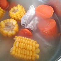 玉米排骨胡蘿卜湯(簡單版)的做法 步骤7