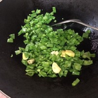 鮑汁金槍魚荷蘭豆炒飯的做法 步骤6