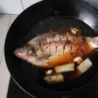 金標紅燒武昌魚的做法 步骤5