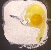 手工雞蛋面（面包機版）的做法 步骤1