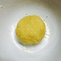 焦糖蛋黃酥餅的做法 步骤3