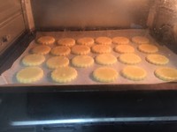 焦糖蛋黃酥餅的做法 步骤6
