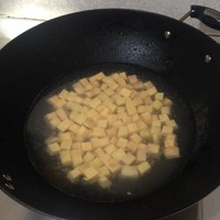 醬爆薯丁的做法 步骤2