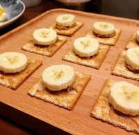 香蕉花生醬蘇打餅干的做法 步骤2