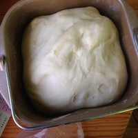 跨年黑芝麻蜜豆餐包的做法 步骤1