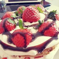 咖啡戚風的草莓裸蛋糕的做法 步骤11