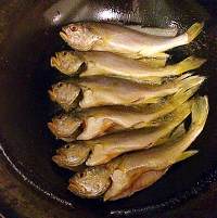 香煎野生小黃花魚的做法 步骤2