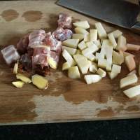 香噴噴土豆排骨飯的做法 步骤1