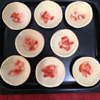 超級簡單的草莓口味的蛋撻的做法 步骤3