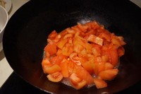 酸酸甜甜 番茄排骨湯的做法 步骤3