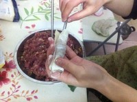 一根筷子包大肉雲吞的做法 步骤2