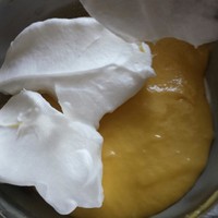 寶寶戚風蛋糕（無泡打粉，低油，低糖版）的做法 步骤10