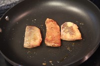 煙燻三文魚歐姆蛋 smoked salmon omelette的做法 步骤2