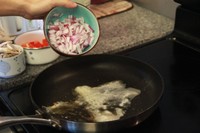 煙燻三文魚歐姆蛋 smoked salmon omelette的做法 步骤4
