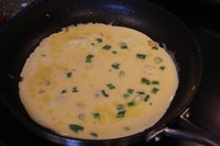 煙燻三文魚歐姆蛋 smoked salmon omelette的做法 步骤7