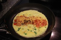 煙燻三文魚歐姆蛋 smoked salmon omelette的做法 步骤8