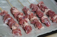 在家也能吃烤羊肉——孜然烤羊肉串的做法 步骤4