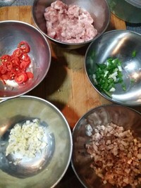 蒜香蘑菇肉糜蒸南瓜的做法 步骤3