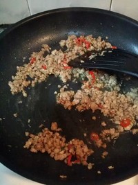 蒜香蘑菇肉糜蒸南瓜的做法 步骤4
