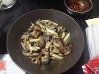 醬油肉燴蘑菇的做法 步骤3