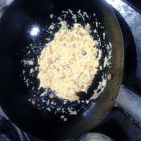 黃金臘肉蛋炒飯的做法 步骤4