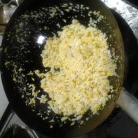 黃金臘肉蛋炒飯的做法 步骤5