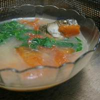 番茄羅勒鯽魚湯的做法 步骤3