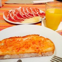 Toast with tomato（西班牙加泰羅尼亞特色食物Pan ton tomate）的做法 步骤2