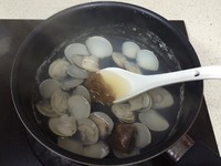 《昨日的美食》之蛤蜊味噌湯的做法 步骤3
