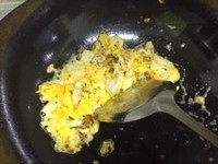 米飯絕對粒粒分明的蛋炒飯的做法 步骤4