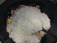 米飯絕對粒粒分明的蛋炒飯的做法 步骤7