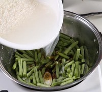 自動烹飪鍋簡單做豆角燜飯-捷賽私房菜的做法 步骤2