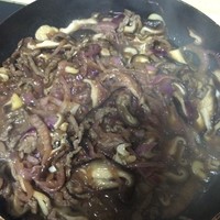 香菇洋蔥炒牛肉便當的做法 步骤3