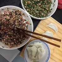 豬肉香菇餃子vs韭菜蝦肉餃子的做法 步骤1