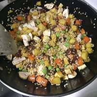 簡易版土豆香腸燜飯的做法 步骤2